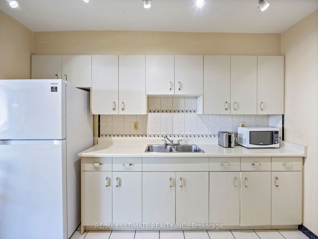 #1807 - 85 Emmett Ave S