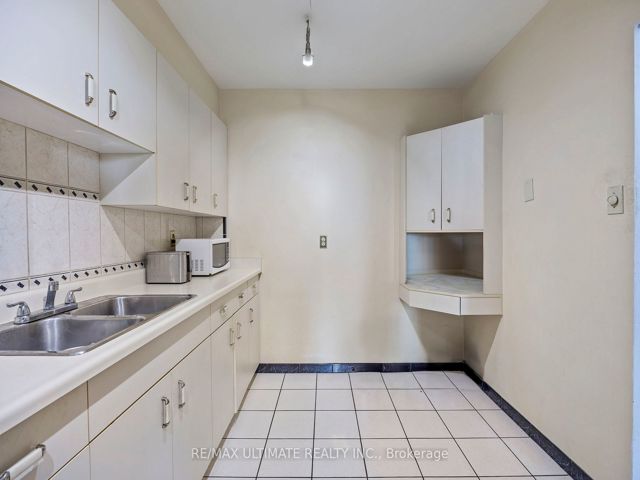 #1807 - 85 Emmett Ave S
