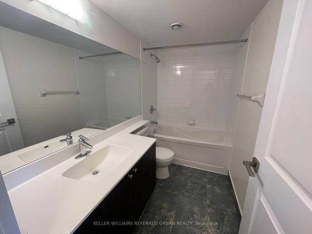 811 - 55 De Boers Dr