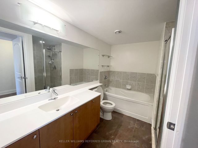 811 - 55 De Boers Dr