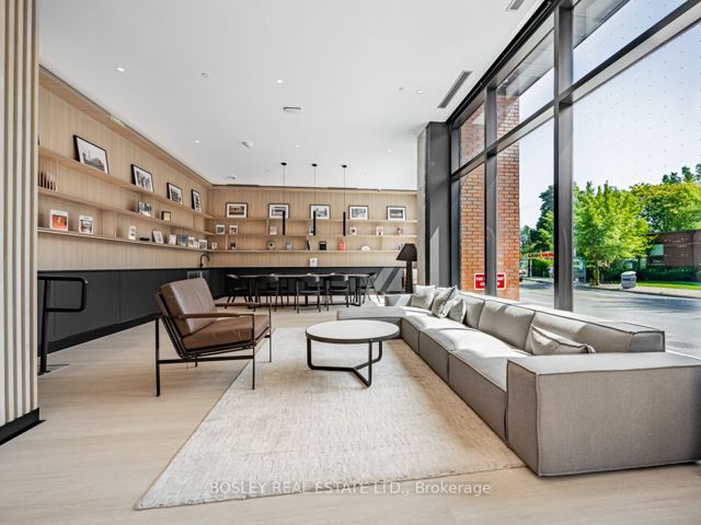 406 - 2720 Dundas St W