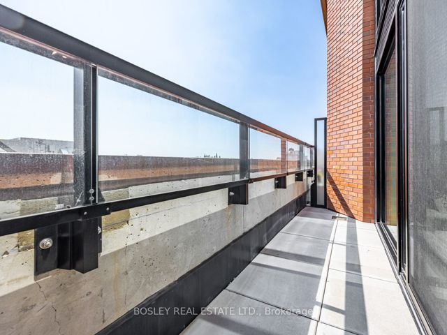 406 - 2720 Dundas St W
