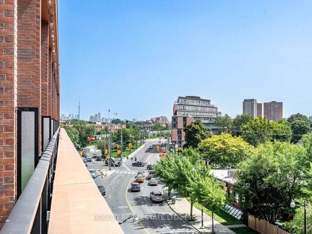 406 - 2720 Dundas St W