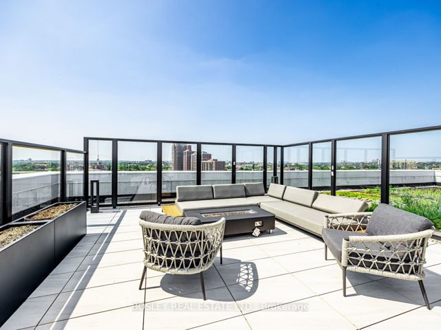 406 - 2720 Dundas St W
