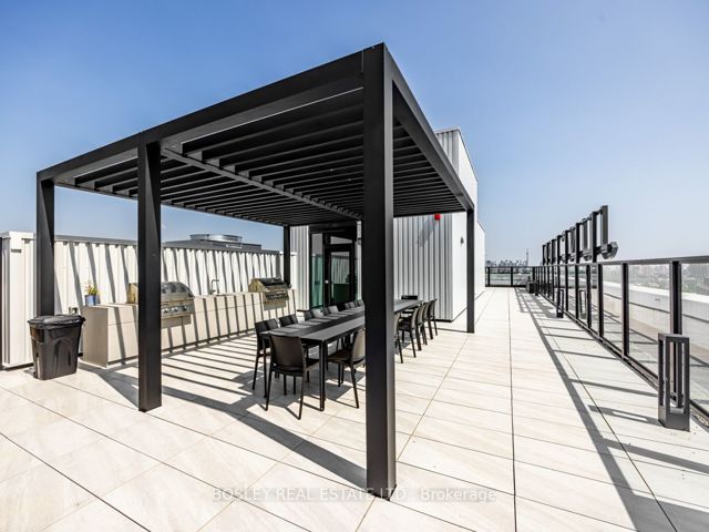 406 - 2720 Dundas St W