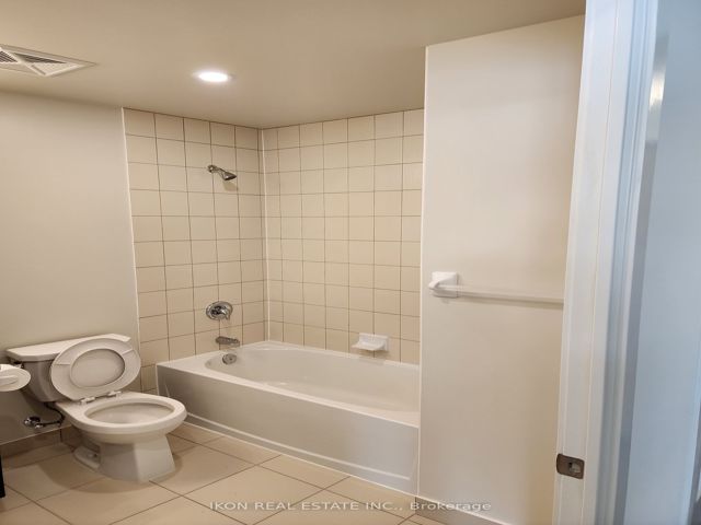 1410 - 38 Annie Craig Dr