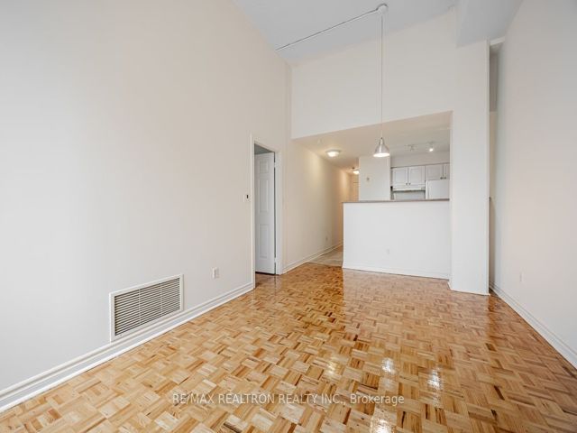 114 - 1401 Dupont St