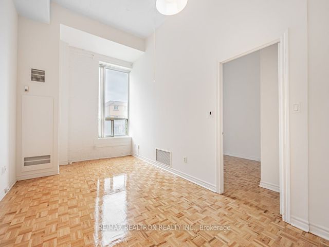 114 - 1401 Dupont St