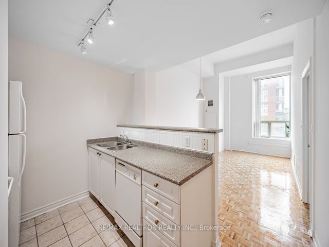114 - 1401 Dupont St
