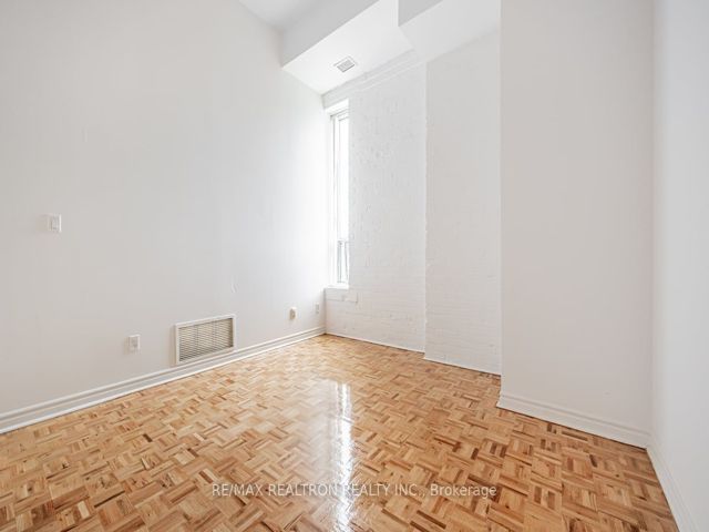 114 - 1401 Dupont St