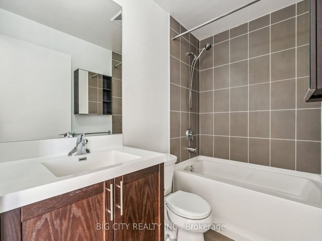837 - 830 Lawrence Ave W