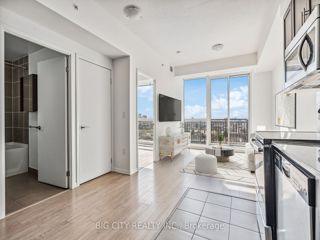 837 - 830 Lawrence Ave W