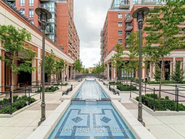 837 - 830 Lawrence Ave W