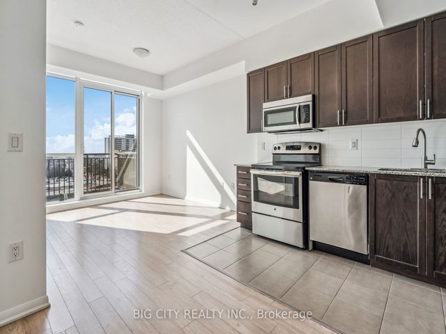 837 - 830 Lawrence Ave W