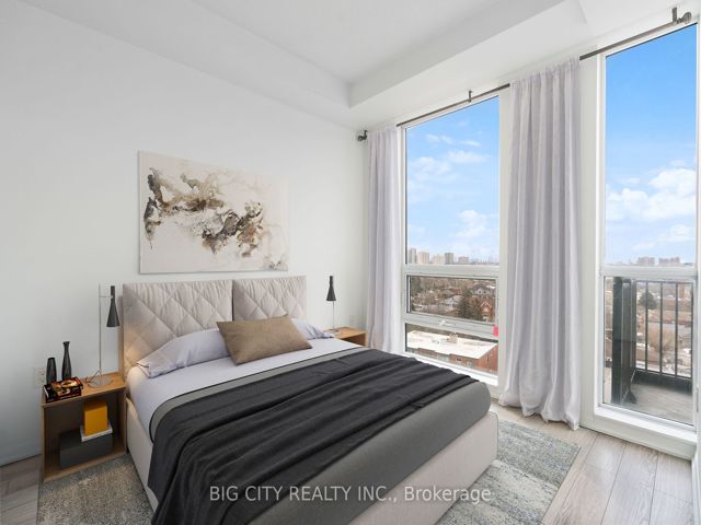 837 - 830 Lawrence Ave W