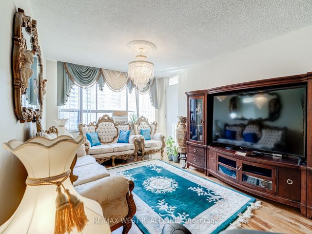 415 - 320 Dixon Rd