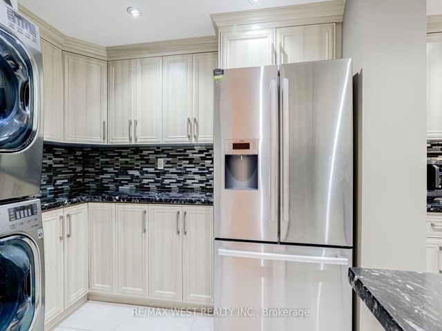 415 - 320 Dixon Rd