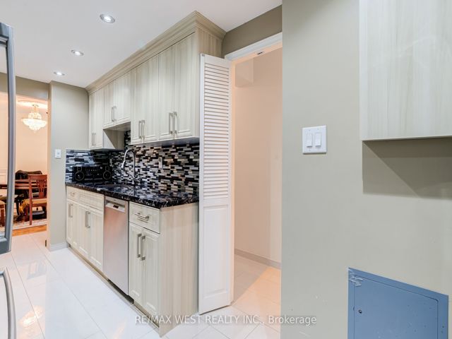 415 - 320 Dixon Rd