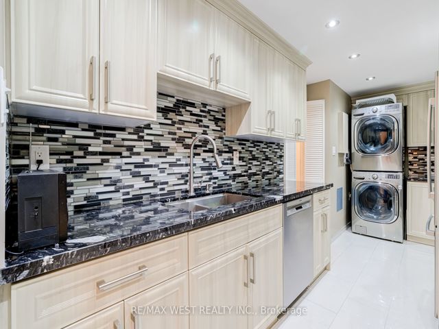 415 - 320 Dixon Rd