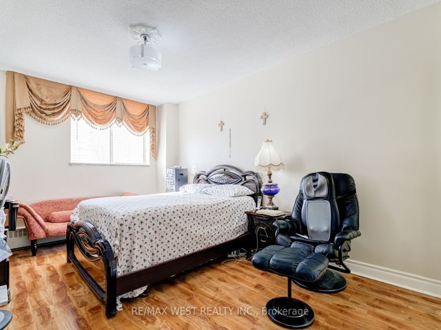 415 - 320 Dixon Rd