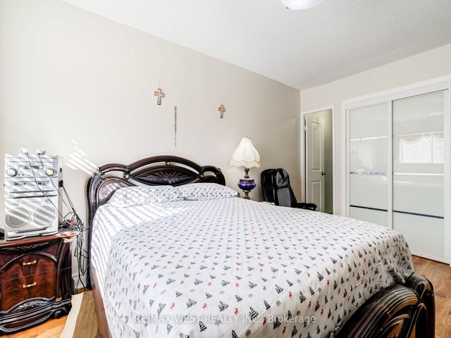 415 - 320 Dixon Rd