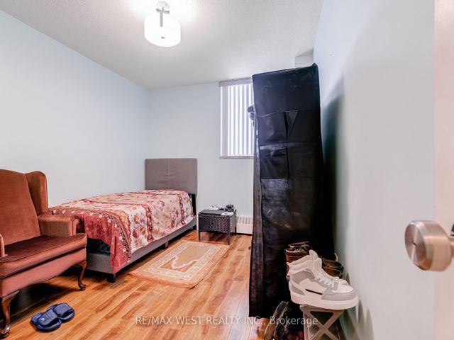 415 - 320 Dixon Rd