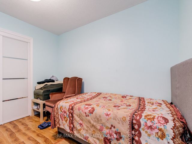415 - 320 Dixon Rd