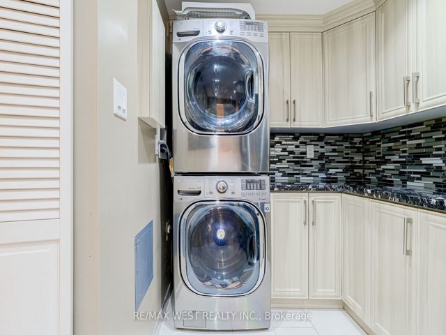 415 - 320 Dixon Rd