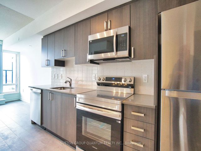 808 - 556 Marlee Ave