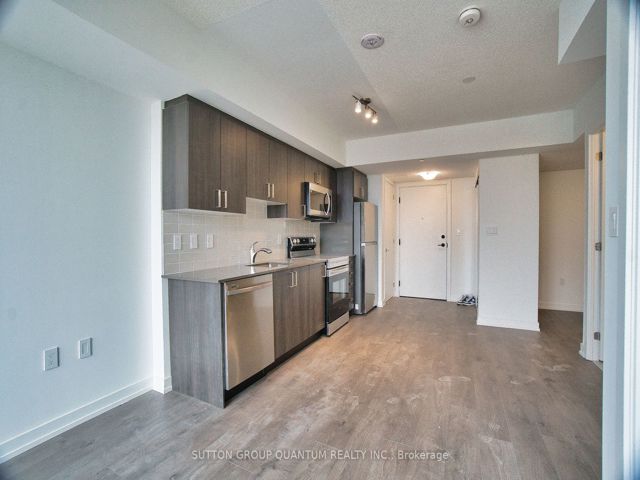 808 - 556 Marlee Ave