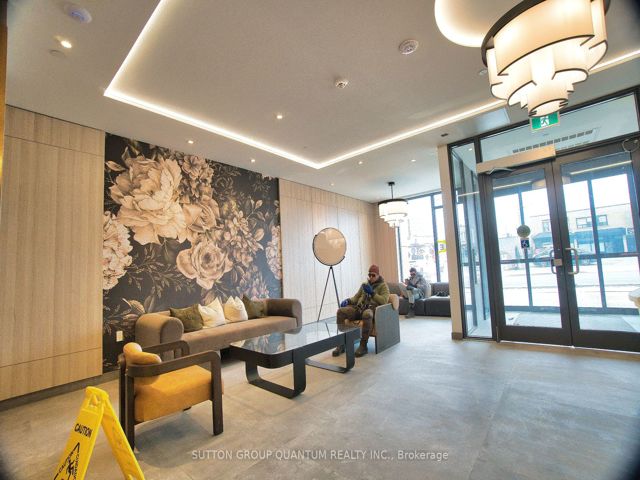 808 - 556 Marlee Ave