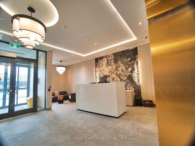 808 - 556 Marlee Ave