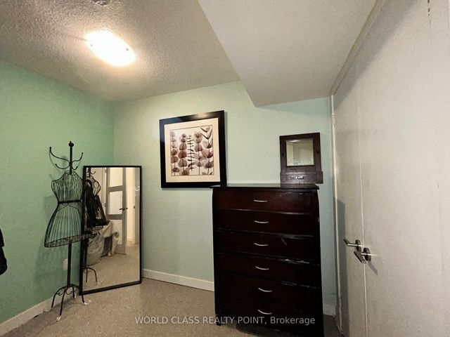 36 - 2059 Weston Rd