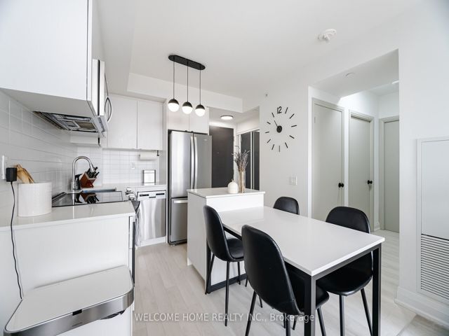 1401 - 1461 Lawrence Ave W
