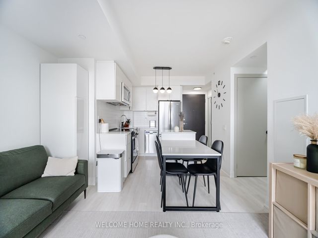1401 - 1461 Lawrence Ave W