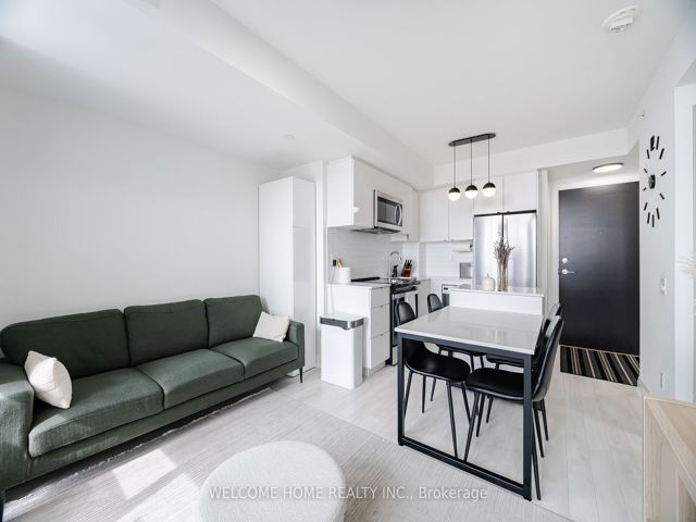 1401 - 1461 Lawrence Ave W