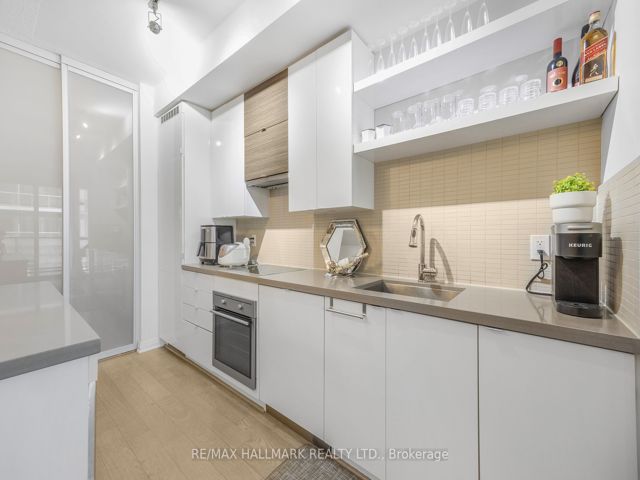303 - 60 Annie Craig Dr