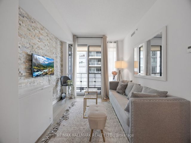 303 - 60 Annie Craig Dr