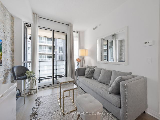 303 - 60 Annie Craig Dr