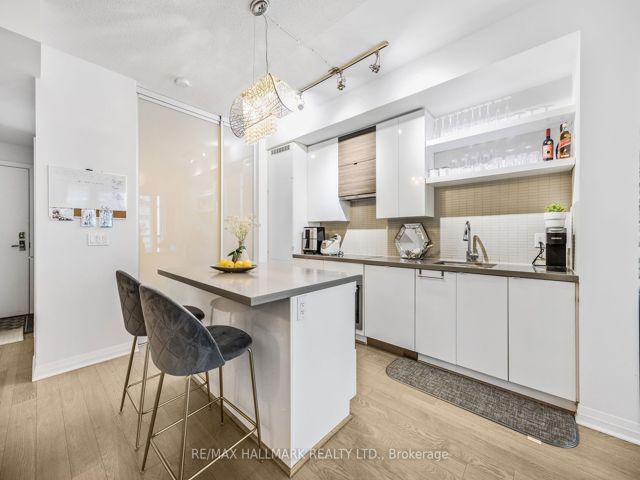 303 - 60 Annie Craig Dr