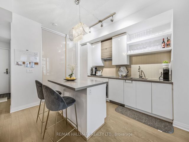 303 - 60 Annie Craig Dr