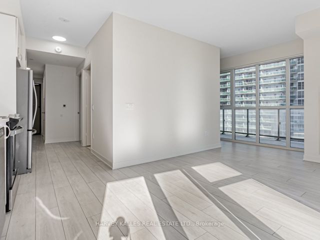 1002 - 38 Annie Craig Dr