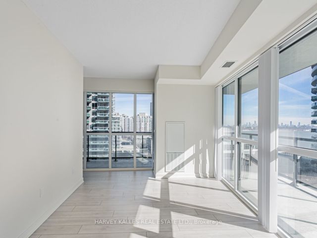 1002 - 38 Annie Craig Dr