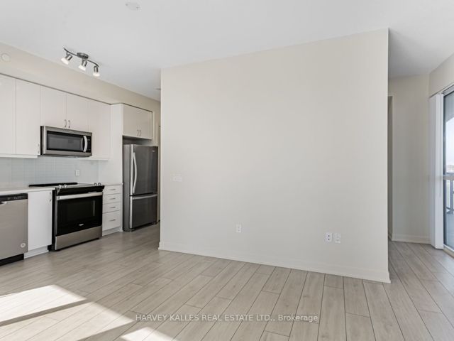 1002 - 38 Annie Craig Dr