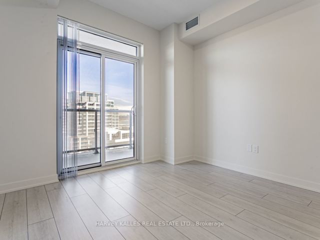 1002 - 38 Annie Craig Dr