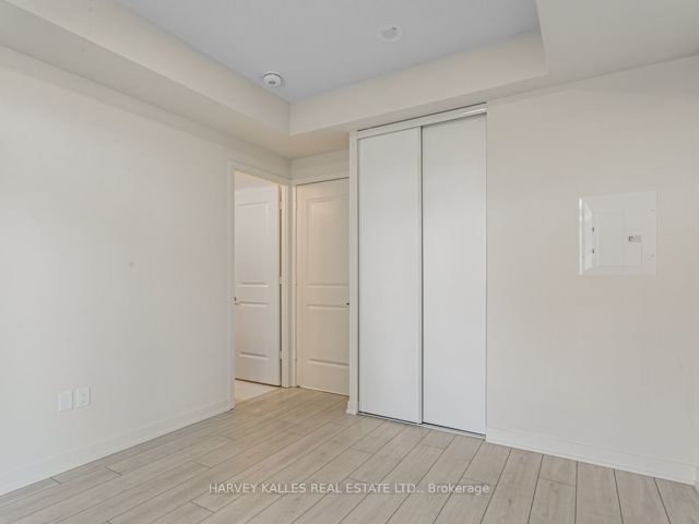 1002 - 38 Annie Craig Dr