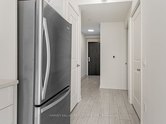 1002 - 38 Annie Craig Dr