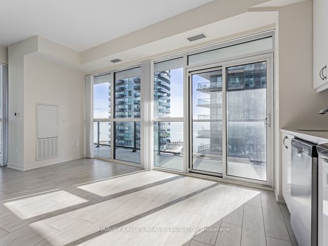 1002 - 38 Annie Craig Dr