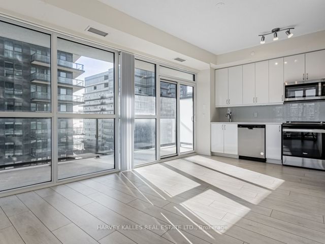 1002 - 38 Annie Craig Dr