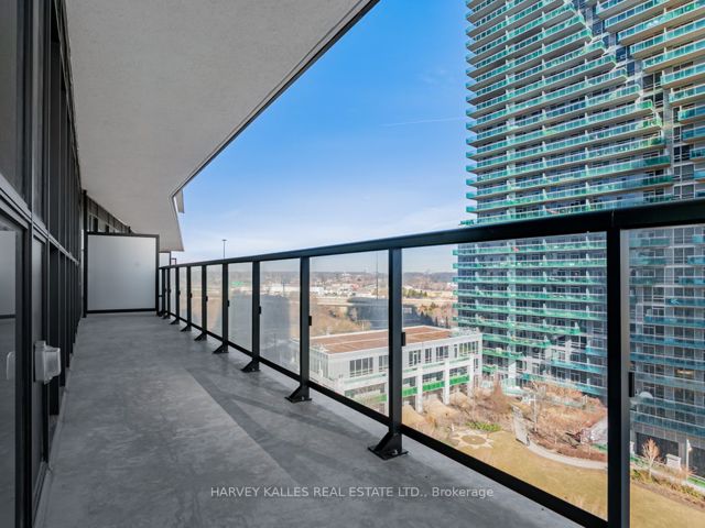 1002 - 38 Annie Craig Dr